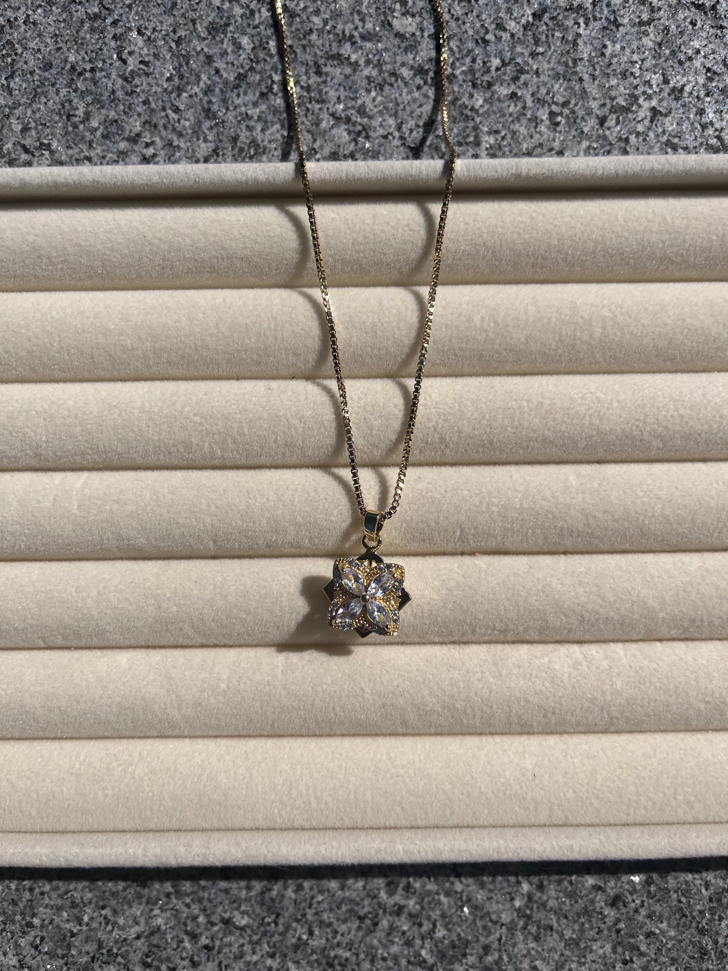Diamant firkløver halskæde 18K guldbelagt (Nr. 053)