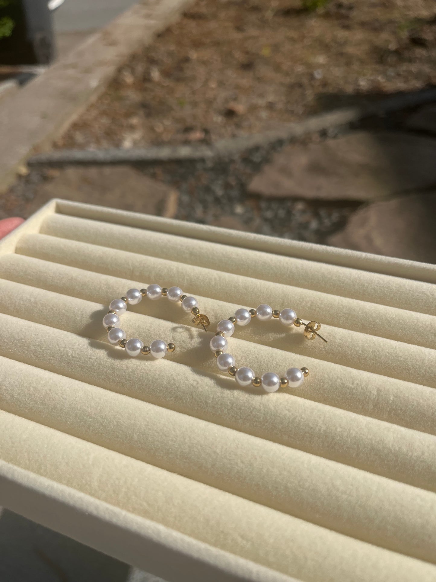 Gold and white pearl earrings (Nr. 091)