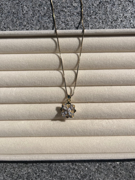 Diamant firkløver halskæde 18K guldbelagt (Nr. 053)